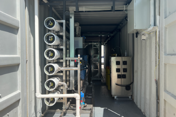 集裝箱式移動水處理設(shè)備裝車發(fā)往烏干達